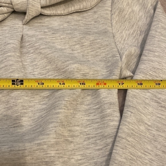 Banana Republic gray long sleeve top with bow decoration. Size Xs . - Picture 8 of 10